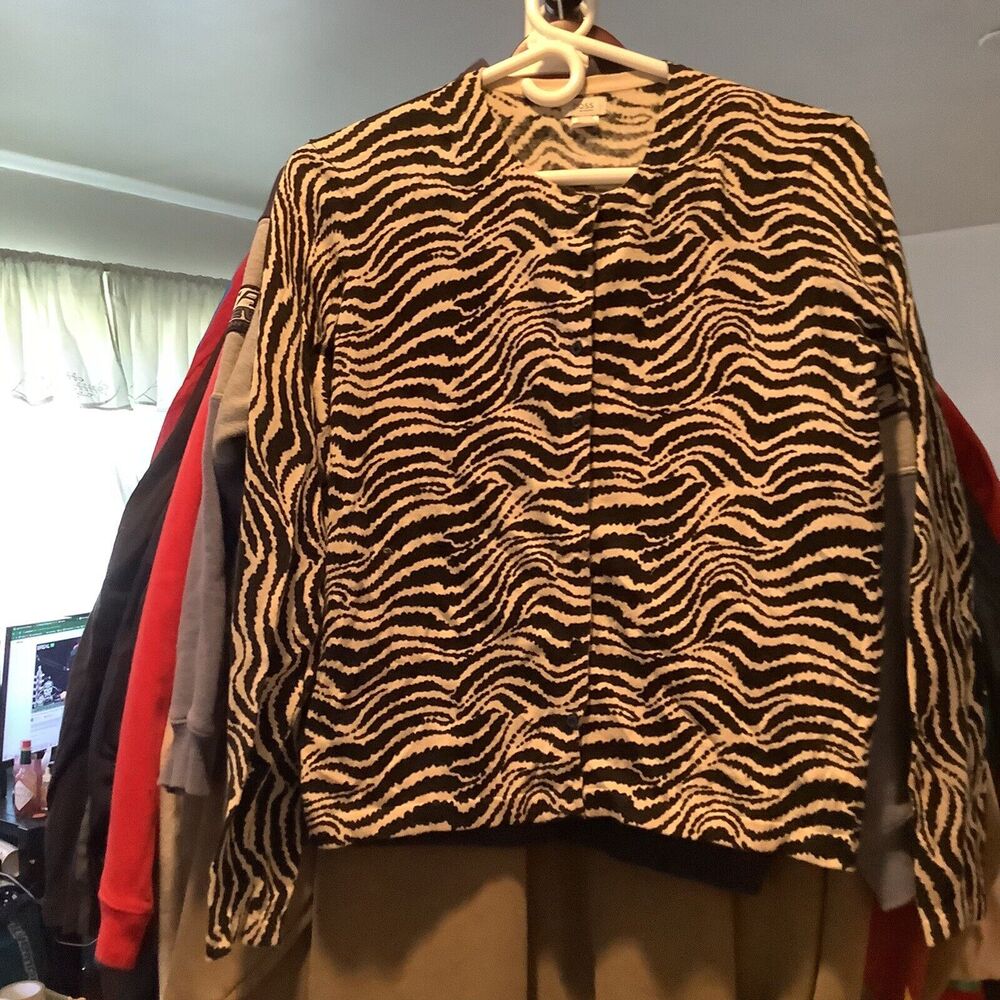 Hoss intropia top sweater size medium m button down up animal print multicolor